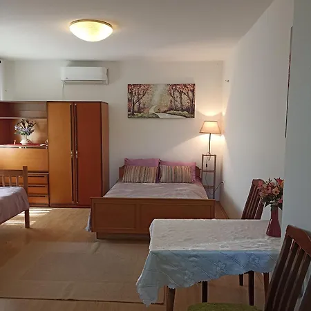 дом у озера Hébergement de vacances *