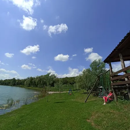 дом у озера Hébergement de vacances