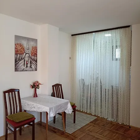 дом у озера Sot