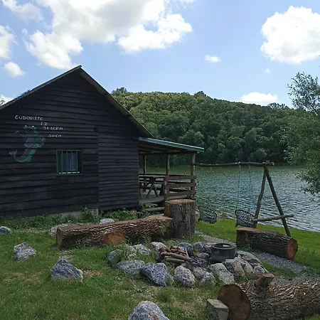 дом у озера *